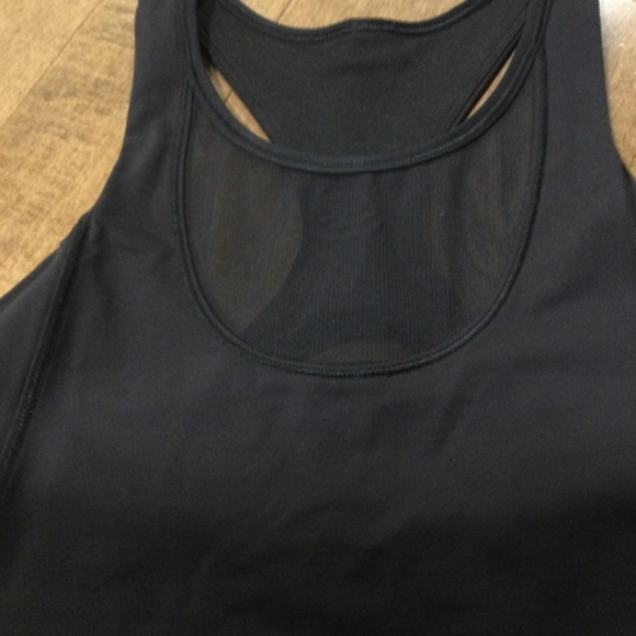 Black lululemon tank top - Picture 2 of 6
